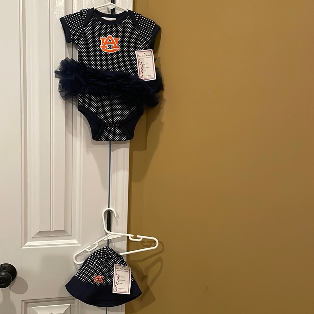 NEW TWO PIECE BABY GIRLS COLLEGIATE APPAREL